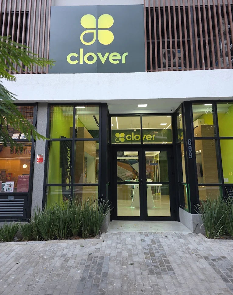 Fachada da Loja Clover Pompéia